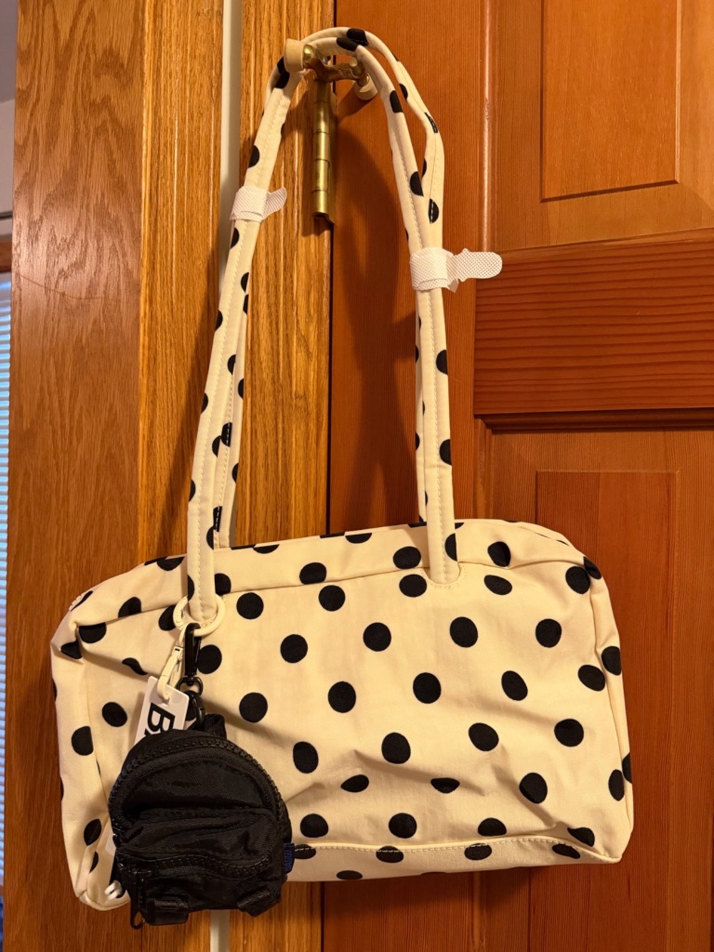 BAGGU Nylon Bowler Bag Off-White/cream with Black Polka Dot NWT w/penguin charm - Picture 4 of 7
